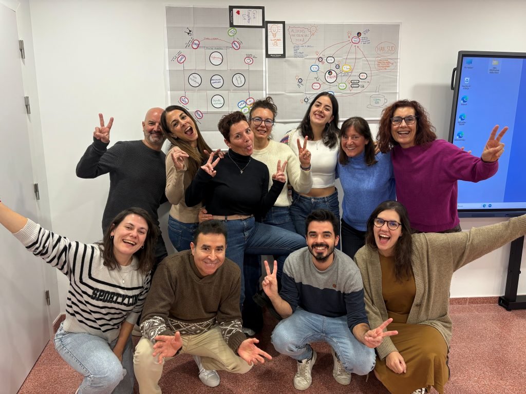 Communication and Teamwork: a conscious daily challenge Communication and teamwork María Muñoz Roca